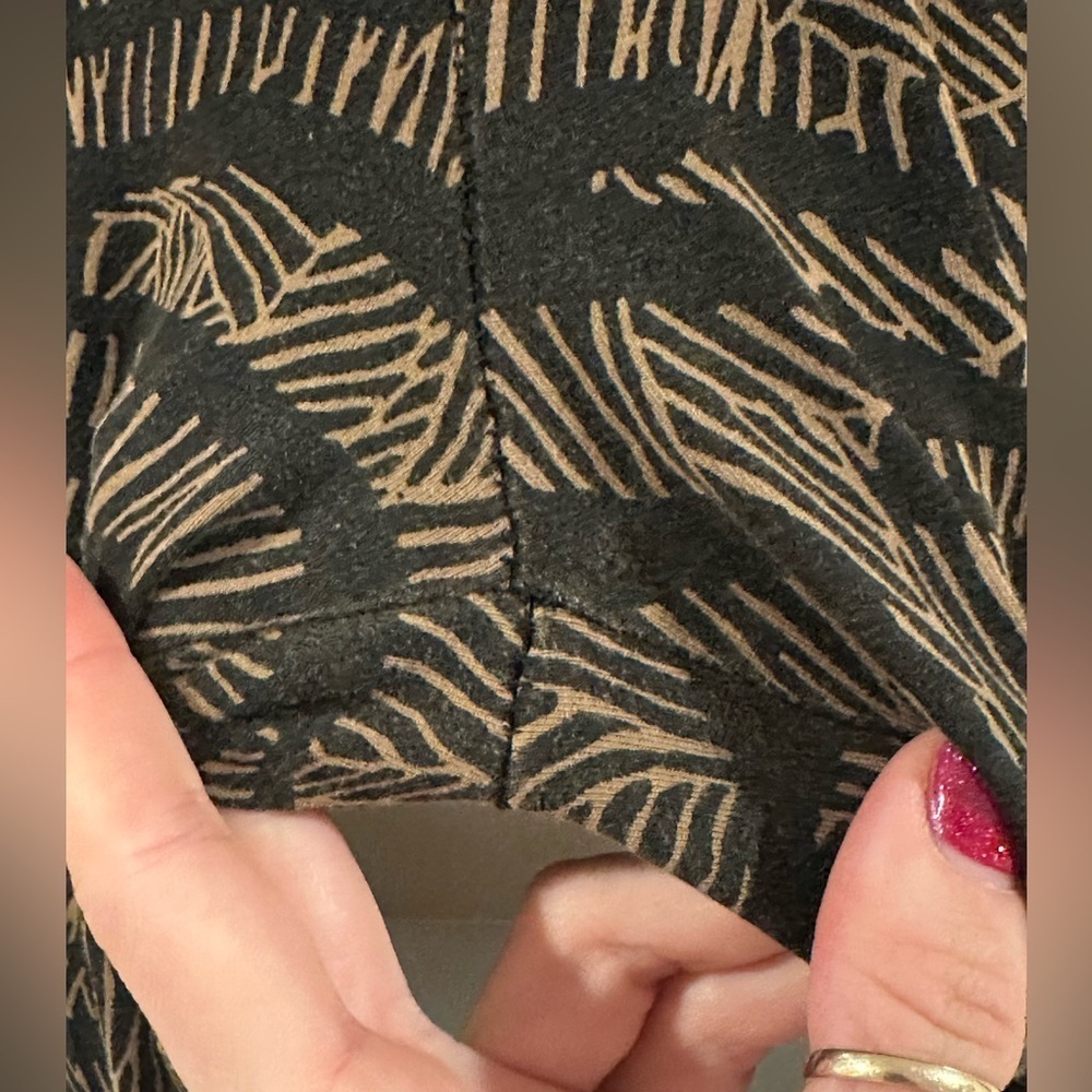 Black and Tan Patterned Leggings - Picture 5 of 6